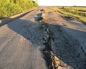 Дорожное покрытие от р.п. Елань Волгоградской области до р.п. Самойловка разбита тяжелым транспортом, в связи с чем требуется капитальный ремонт!!!