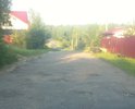 Дорога от деревни Коробовщина по деревню Берёзовая роща, дорога сделана разными кусками есть нормальные куски дороги по 30-50м., а далее дырки в прошлом году проводили ремонт, так просто насыпвли мелового грави и через месяц снова дырки на дороге. В этом году сразу за деревней берёзовая роща положили асфальт новенький метров 50-70, а по деревне зачем класть асфальт. А на границе Березовая роща/Коробовщина вообще асфальта нет насыпали крошку , ну и та пошла ямами.