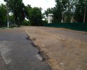 После ремонта не восстановлена дорога на набережной А. Никитина, напротив Успенского собора. На дороге уложены бетонные плиты.