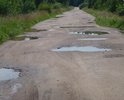 При перевозке боя кирпича заброшенных с/х построек строители высоковольтной линии разбили большегрузами единственную дорогу. соединяющую д.Патики с цивилизацией.