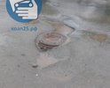 На улице Калинина глубокие ямы. Проезжая по таким ямам, можно попрощаться с колёсами.