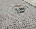 ул. Тимирязева.  Провал грунта и брусчатки вокруг колодцев и вдоль решетки ливневой канализации.