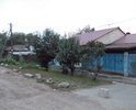 Улица 4-я Линия труднопроезжаемая. На улице огромные ямы глубиной до 300-400мм, заполненные грязевой жижей, где можно забуксовать даже летом, а осенью, весной и после дождя здесь можно проехать только на внедорожнике. Осенью, зимой и весной здесь, в полной темноте, идут ученики в 72-ю школу. Несмотря на то, что недалеко находится 72-я школа, на улице 4-й Линии растут заросли конопли.
На улице 4-я Линия необходимо построить ливнёвку, уложить асфальт построить тротуар и уличное освещение.
