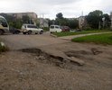 Огромные ямы на съезде с ул. Павловича. Нет возможности проехать, не повредив авто. Проезд используется достаточно часто.