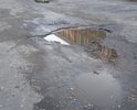 Большие ямы, после дождей пройти невозможно. Рядом градообразующий завод.