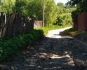 Единственная подъездная дорога к СНТ "Машиностроитель 2А" находится в плачевном состоянии. Местные власти утверждают, что "Подъезд к СНТ «Машиностроитель 2А» не является автомобильной дорогой общего пользования местного значения, отсутствует в перечне автомобильных дорог городского округа Ступино, находится в ведении садоводческого некоммерческого товарищества и является частной дорогой".
По документам СНТ "Машиностроитель2А" подъездная дорога в территорию принадлежащую товариществу не входит.
И даже поручение Министерства транспорта и дорожной инфраструктуры МО не является для администрации города Ступино руководством к действию.