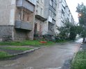 Как в средневековье - вместо канавы середина дороги.