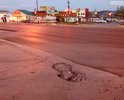 Стыковка между старой и отремонтированной дорогой...
