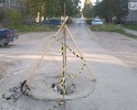 Каждый ремонт дорог оборачивается проблемой - состыковать высоту проезжей части и колодцев коммуникаций. Но, как это сделать, если колодцы и сами коммуникации в еще более плохом состоянии, чем дороги (которых в Полевском нет, по словам всех приезжих).