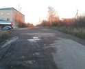 Дорога в ужасном состоянии. Ямы. После дождя огромные лужы. Что самое интересное эта дорога ведет к местному асфальтному заводу.