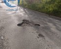 глубокие ямы на улице Сафонова усложняют движение автомобилей. С каждым дождём становятся всё крупнее и крупнее.