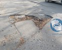 глубокие ямы на улице Сафонова усложняют движение автомобилей. С каждым дождём становятся всё крупнее и крупнее.