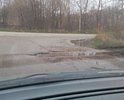 Огромные ямы. Лужи. Асфальт местами погребен под слоем грязь. К автобусной остановке не подойти. Выезд на улицу Транспортную из-за огромной и глубоко ямы на повороте возможен только со встречного направления.
