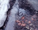 На участке дороги глубокие ямы