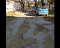 Участок улицы Циолковского в исторической части города Феодосии находится в плачевном состоянии: асфальтовое покрытие практически разрушено, а в период дождей данный участок улицы продолжительное время остается затопленным, и больших ям практически не видно. Следует отметить, что данный участок улицы Циолковского является единственным связующим звеном между улицами Чехова и Адмиральский бульвар (для выезда на последний), в связи с организацией одностороннего движения на улице Чехова. Также по этому участку улицы Циолковского ежедневно движутся тяжелые мусоровозы, окончательно разрушая и без того ужасное дорожное покрытие. Кроме того, в период затопления, заблокирован беспрепятственный выезд в центр города с нескольких улиц, находящихся справа от улицы Чехова, по ходу одностороннего движения. Неоднократные обращения в Администрацию города с просьбой отремонтировать этот небольшой участок улицы остались без внимания. Просим проверить указанную информацию и повлиять на скорейшее принятие решения о ремонте данного участка улицы Циолковского.