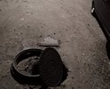 Локальный дефект. На повороте с Кирова на Тамбовскую, если ехать из центра, то по правой стороне.
Уважаемые дорожники, или кто отвечает за люки наблюдал сей люк, около магазина околица,конечно я его закрыл. Но у него основание во что вкладвается крышка оторвана от земли или к чему она крепится. И то что он закрыт, это ненадолго.
Или Вы ждёте, что бы кто то в него, не дай бог провалился. Примите меры!!!
