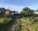 Дорога частично состоит из битого лома, щебня, крошки и местами плит. все это сделано самими жителями. Дорогу администрация тут никогда не прокладывала.  
На двух участках проезда совсем нет, даже зимой трактор не расчищает проезд там. Улица получается разделена на две части из-за чего на дальнюю часть службы экстренного реагирования доехать быстро не могут, скорую помощь ночью ждем  по часу, водители звонят, не могут найти, т.к. упираются в тупик первой части улицы.