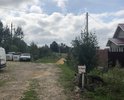 Дорога частично состоит из битого лома, щебня, крошки и местами плит. все это сделано самими жителями. Дорогу администрация тут никогда не прокладывала.  
На двух участках проезда совсем нет, даже зимой трактор не расчищает проезд там. Улица получается разделена на две части из-за чего на дальнюю часть службы экстренного реагирования доехать быстро не могут, скорую помощь ночью ждем  по часу, водители звонят, не могут найти, т.к. упираются в тупик первой части улицы.