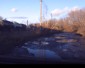 По такой убитой дороге работники нескольких предприятий города (Гарант полимер, ПЗ ЖБИ, НГВ, ЭНИКС, ФМРус) ездят на работу и с работы, за последние 11 лет ни разу не было никакого ремонта.