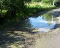 Вплавь добираются от ул.Федько до Комарова и по ул.Федько не только пешеходы, но и машины.Края луж уже нет, не говоря уже об глубине.
