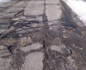 дорога вся разбита.и ямы с каждым годом становятся трудней объезжать