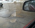 Такая проблема из года в год. Утром засыпают щебнем, к обеду его уже выбило из ям.
