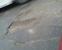 Такая проблема из года в год. Утром засыпают щебнем, к обеду его уже выбило из ям.