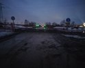 Участок дороги от А-107 (г.о. Домодедово) в сторону д. Образцово несколько дней назад был перекрыт.
Обоснование - в связи со строительством ЦКАД этой дороги там не будет, будет путепровод. 
Никаких конкретных сроков по закрытию данного участка дороги не сообщается, озвучен общий срок строительства дороги до 31.10.21г. 
Это почти 3 года!!!
По факту на данный момент жители довольно большой территории (поселок Красный путь, деревни Образцово, Житнево, Бурхино, несколько прилегающих к ним СНТ и предприятий) остались с одной дорогой ведущей к А-107, идущей от А-107 к д. Житнево. К сожалению эта дорога узкая, с одной полосой в каждую сторону, дорога находится в плачевном состоянии, регулярно делают ямочный ремонт, со всеми вытекающими последствиями. Дорога загруженная, особенно в весенне-летне-осенний период, благодаря дачникам!!! В связи с закрытием второй дороги, с помощью которой жители указанных выше районов могли попадать на А-107 и дальше теперь вынуждены простаивать в пробках еще до начала дачного сезона. 
Нам жителям хочется понять насколько было обосновано закрытие нашей второй дороги уже сейчас?
Как долго действительно мы будем без второго выезда на А-107 и дальше?
Думал ли кто-то о живых людях, которые тут живут?
Почему перед этим не была отремонтирована та единственная дорога которая осталась? 
Почему на ней не было организовано двухполосное движение в каждую сторону? Возможности для этого есть!!!
Почему на ней не был организован поворот по стрелке вправо с Житнево на А-107?
Есть ли понимание, что помимо указанных выше районов через дорогу на Житнево проезжают те, кто объезжает М4, те кто едет в сторону Барыбино и дальше. Кто-то анализировал трафик, транспортные потоки, учитывалось ли тут что нашим жителям иногда нужна скорая помощь? Сколько жизней теперь зависит от этого? Будут ли людям выданы компенсации за предоставленные неудобства? 
Мало того что весь район сейчас в грязи из-за этой стройки, так сейчас ради удобства строителей перекрыли дорогу без веских на то причин, дорога как стояла так и стоит.

Для связи:
Гусак Нелли Леонидовна,
тел. 8 925 205 71 54
nelly7@rambler.ru