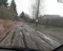 Дорога на Киевской ОТВРАТИТЕЛЬНАЯ !, размывает при малейшем дожде, с каждым проездом машины образуется глубокая колея, машины с низкой посадкой просто вязнут в грязи. Грейдер выделяемый местными властями проблему не решает, а иногда даже её усугубляет.