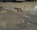 Ситуация сложная, ямы уменьшают дорогу до одной полосы движения, создаются пробки и заторы, по данной дороге идет основной трафик между Балашихой и Щелково.
