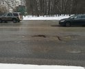 Ситуация сложная, ямы уменьшают дорогу до одной полосы движения, создаются пробки и заторы, по данной дороге идет основной трафик между Балашихой и Щелково.