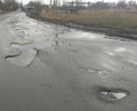 Так же, помимо огромного количества ям, на этом участке дороги есть значительные "плавные" провалы дорожного полотна, которые не видны на фото. Они находятся напротив зданий Авиагородок 42 и на углу дома Авиагородок 38 (прямо под рекламным щитом).