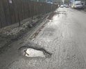 Огромные ямы поперёк всей ширины проезжей части. Между платной парковкой и домом Авиагородок 18.