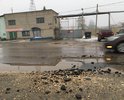 Ул. Пролетарская от переезда в сторону СПТУ по ходу движения по правой стороне дорога делает поворот. В этом месте большая выбоина.
Проезжая часть дороги не соответствует требованиям ГОСТ Р 50597—2017: «Дороги автомобильные и улицы. Требования к эксплуатационному состоянию, допустимому по условиям обеспечения безопасности дорожного движения.
Зафиксированная выбоина представляет опасность для участников дорожного движения и способны привести к аварийной ситуации на дороге.