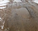 Асфальт в селе положили в начале 90-х годов прошлого века и больше об этой дороге никто не вспоминал. Дорога расположена в селе Устье Тотемского района Вологодской области. А в самом селе находится знаменитейший на всю область храм - Покрова Пресвятой Богородицы. Знаменит он тем, что не закрывался никогда. В самом храме имеется уникальный иконостас конца ХV111 века и два мраморных иконостаса в двух церковных пределах. В связи с чем, село (официально почему-то - деревня) посещается и паломниками и туристами. О дорожной проблеме можно сказать ещё больше - к селу ведет грунтовая дорога, длиной 18 километров. Это не дорога - это большая катастрофа.
