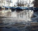 Огромнейшая лужа, даже не лужа а море под которой ямы и это прямо на заводской стоянке