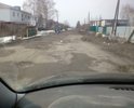 Дорога вся разбита, сплошные ямы.