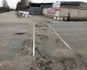 Разбитая дорога по адресу г. Нижний Новгород, ул. Федосеенко, д.60. Раньше там был переезд, но сейчас рельсы остались только где проходит асфальтная дорога, которая постоянно разбитая!
