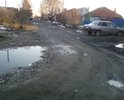Вся дорога в ямах,к тому же очень заужена, ехать очень неудобно.