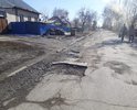 Дорога на улице по всей протяжённости разрушена. Качественный ремонт не делался многие годы.