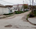 Улица Нахимова от д.48 и до самого конца (д.116) не имеет твердого покрытия и лишена какого-либо благоустройства. Изредка кое-где встречаются остатки советского асфальта. А ведь это всего 300 и далее метров от центра города. Стыдоба!!!