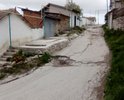 Улица Шмидта начинается в 300-х метрах от центра города от ул.Чехова и имеет на всем протяжении безобразное (советское) асфальто-бетонное покрытие (ямы, трещины) без бордюров, тротуаров и т. д.