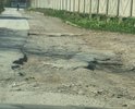 Дорога убитая в прямом смысле этого слова. Как сказал один таксист: "Эта дорога - стресс для автомобиля". Другого подъезда в наш микрорайон нет. Надежда только на ОНФ.