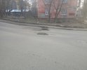 Крупные ямы в конце улицы Гагарина, у перекрёстка с 9 Линией и выше по дороге. Выбоины на дорожном полотне создают повышенный риск ДТП и материального ущерба, угрожают жизни и здоровью граждан.