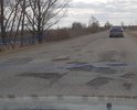 С весны были огромные ямы, сейчас самые плохие заделали, но всё ещё требуется хотя бы ямочный ремонт. В идеале полная замена