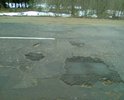 Уважаемые сотрудники ОНФ!

Участок дороги от поворота с деревни Марково до поворота на село Ильинское трассы Шуя - Ковров находится в плачевном состоянии. На повороте установлен знак ограничения скоростного режима - 80км/ч, однако ехать возможно только лишь со скоростью 15-20км/ч.

Прошу изучить данные материалы, проверить и обязать балансодержателя дороги привести хотя бы участок дорожного покрытия в надлежащее состояние.

Подобных участков дороги Шуя - Колобово весьма много.
