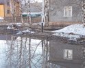 Каждый год разливается лужа от края до края дороги, а под водой - ямы
