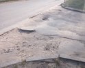 Ямы на Чкалова у Чкаловского сквера. Дорожное полотно в ненадлежащем состоянии. Выбоины создают повышенный риск ДТП и материального ущерба, угрожают жизни и здоровью граждан.