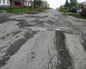 Проблема не решена с зимы 2019 г., а отмечен участок как "отремонтировано", но новый люк только уложен и зафиксирован штырём, не приварен и не забетонирован, следующей зимой ситуация может повториться, его снова сдвинут и он рухнет в колодезную яму при чистке дороги от снега.