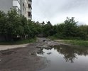Дорога вдоль дома по адресу ул. Красносельская 80А полностью разбита. В некоторых местах глубина ям достигает 15-20 см.